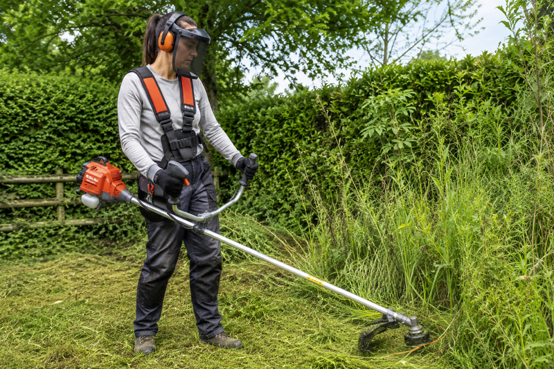 Beyond the Mower: How to Choose the Right Strimmer or Brushcutter