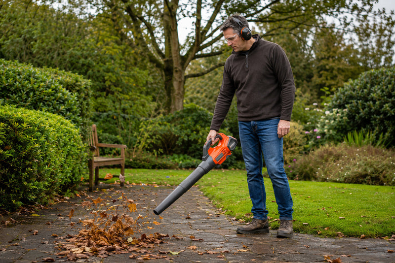 Oleo Mac Leaf Blowers Compared: Cordless, Handheld or Backpack?
